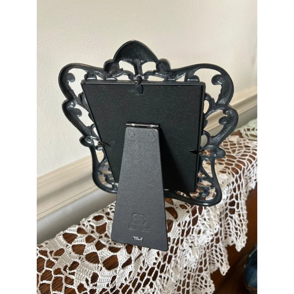 Burnes of Boston Silver Tone Ornate Scroll Fleur-De-Lis Metal Picture Frame 4x6